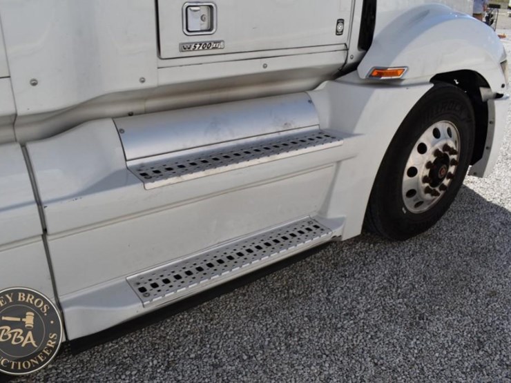 2020-western-star-5700xe-image-47