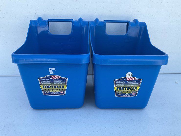 #1528-•-16-qt-fence-feeder-bucket-image-2