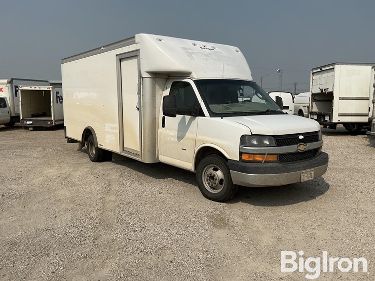 2022-chevrolet-express-g3500-image-3