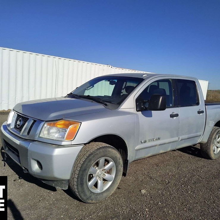 2015 NISSAN TITAN