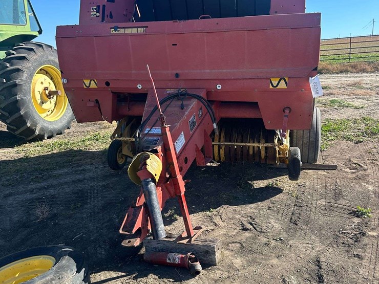 new-holland-660-image-6