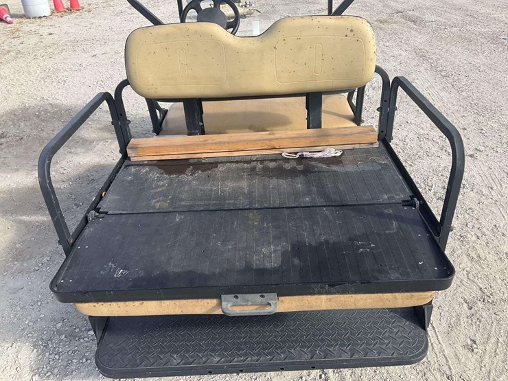 club-car-electric-golf-cart.-image-11