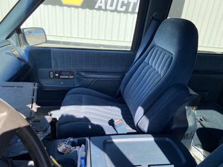 1994-chevrolet-suburban-image-16