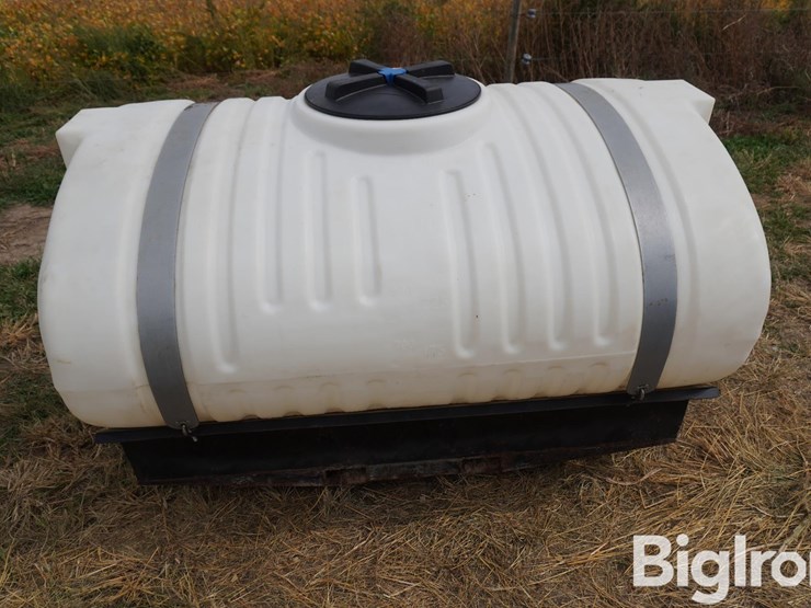 new-holland-super-steer-300-gallon-front-mount-tank-w/mounts-image-6