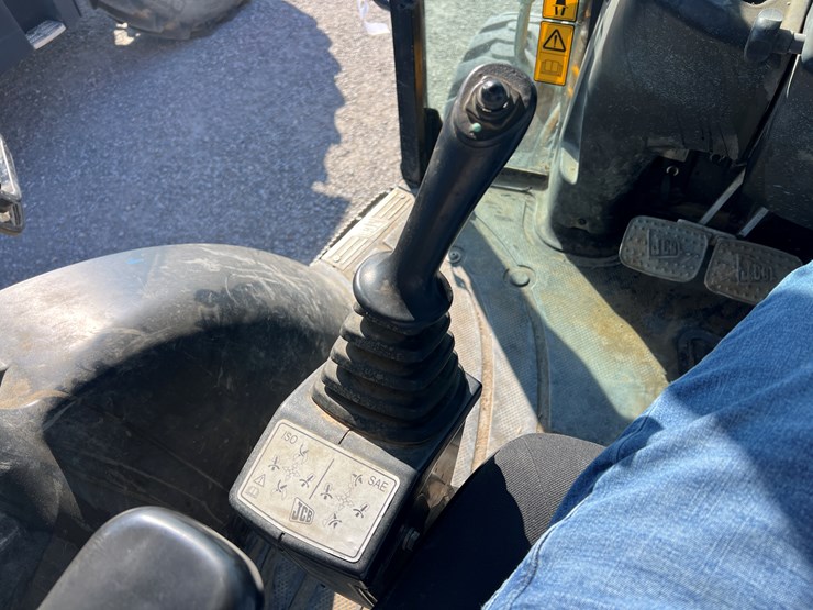 2019-jcb-3cx-image-9