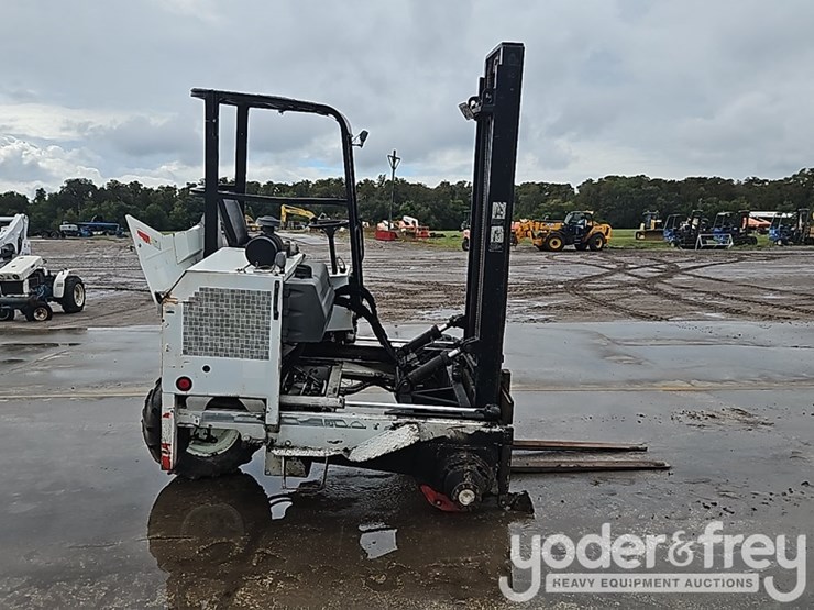 2004-moffett-m5500-image-5