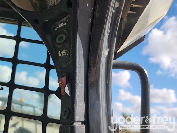 2015-bobcat-s650-image-12