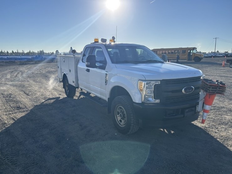 2017-ford-f350-image-8