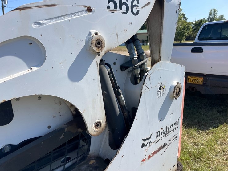 2012-bobcat-s750-image-9