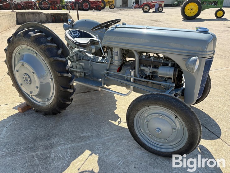 1940-ford-9n-image-3