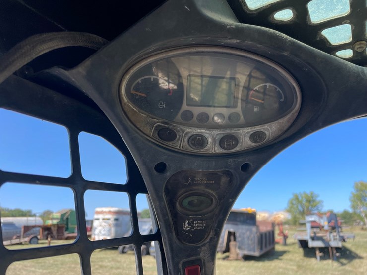 2012-bobcat-s750-image-29