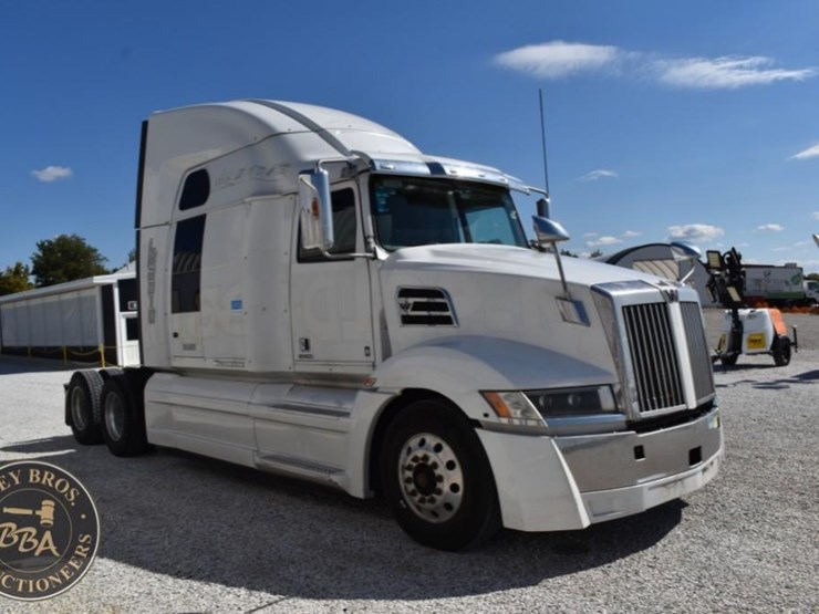 2020-western-star-5700xe-image-33