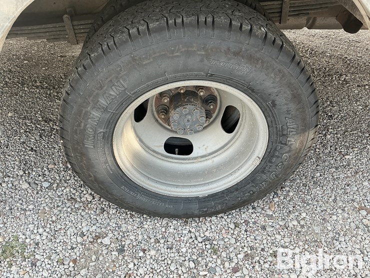 2022-chevrolet-express-g3500-image-16