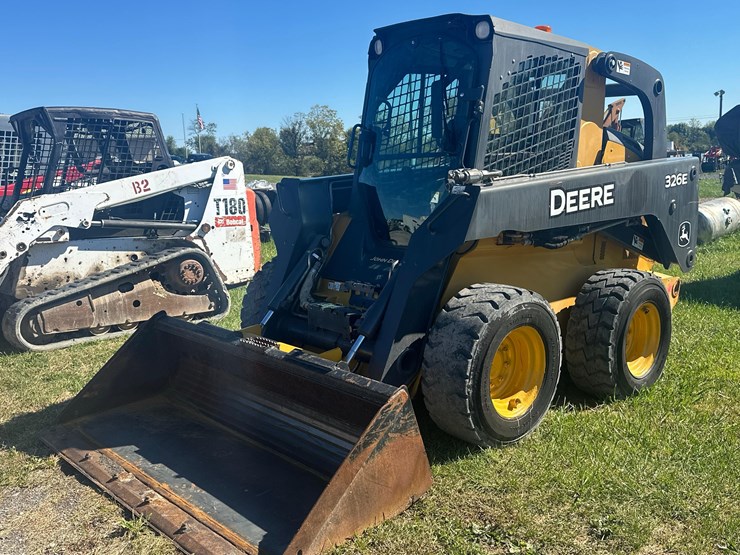 2016-deere-326e-image-2