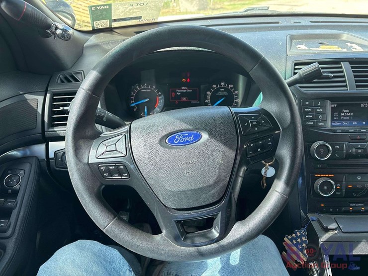 2016-ford-explorer-image-10