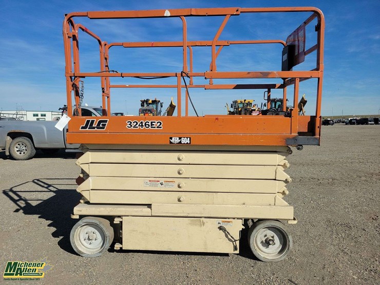 electric-scissor-lift-non-operable-2000-jlg-3246-f2-700-lbs-scissor-lift-image-6