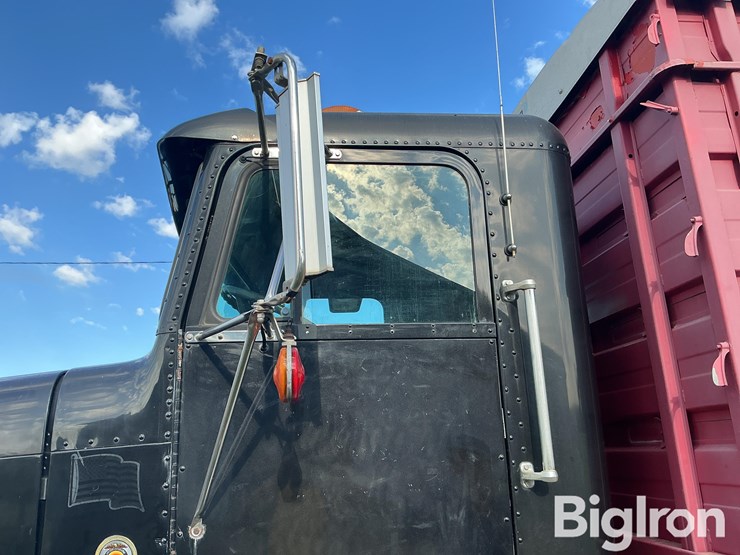 1989-freightliner-fld120-image-11