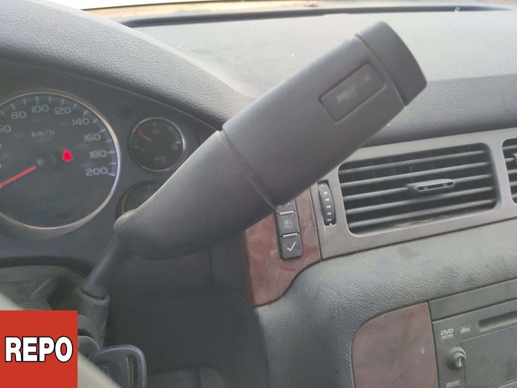 2008-chevrolet-suburban-image-8