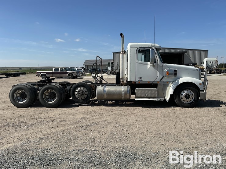 2011-freightliner-coronado-132-image-4