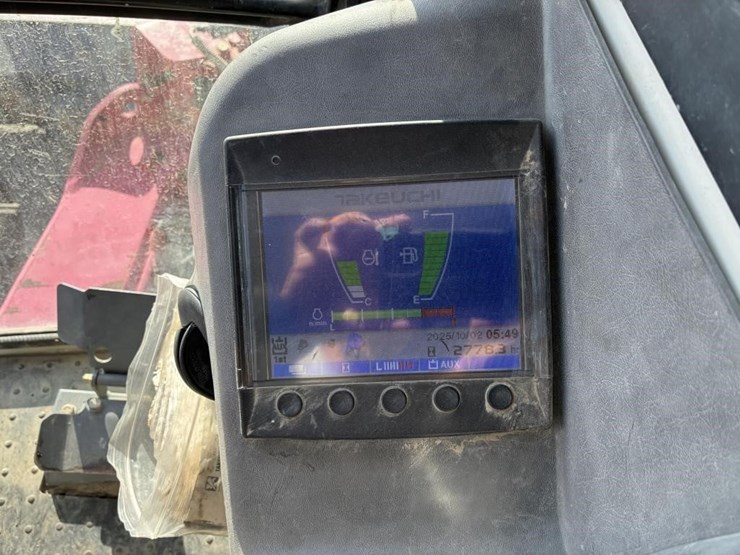 2016-takeuchi-tb280fr-image-24