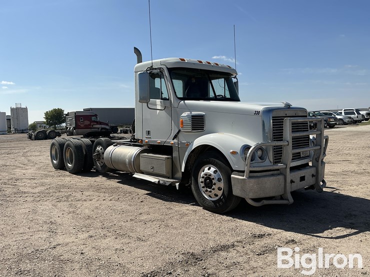 2011-freightliner-coronado-132-image-3