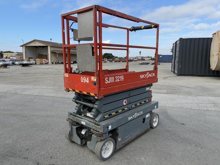 skyjack-sj-3219-scissor-lift-image-1