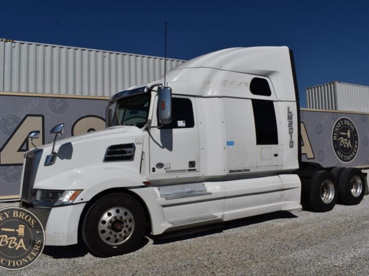 2020-western-star-5700xe-image-10