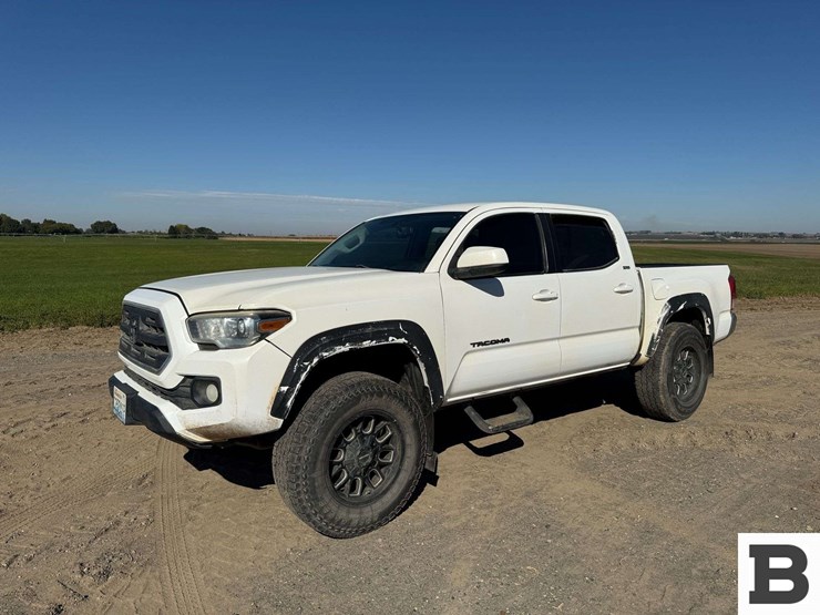 2017-toyota-tacoma-image-2