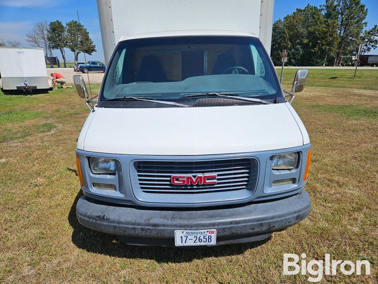 2002-gmc-3500-image-10