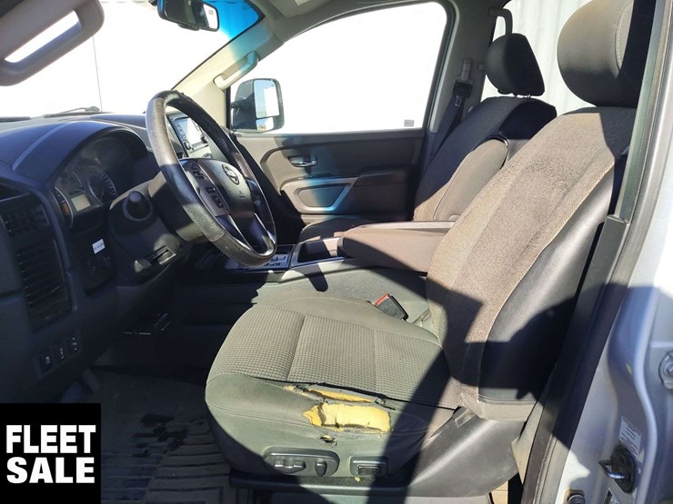 2015-nissan-titan-image-15