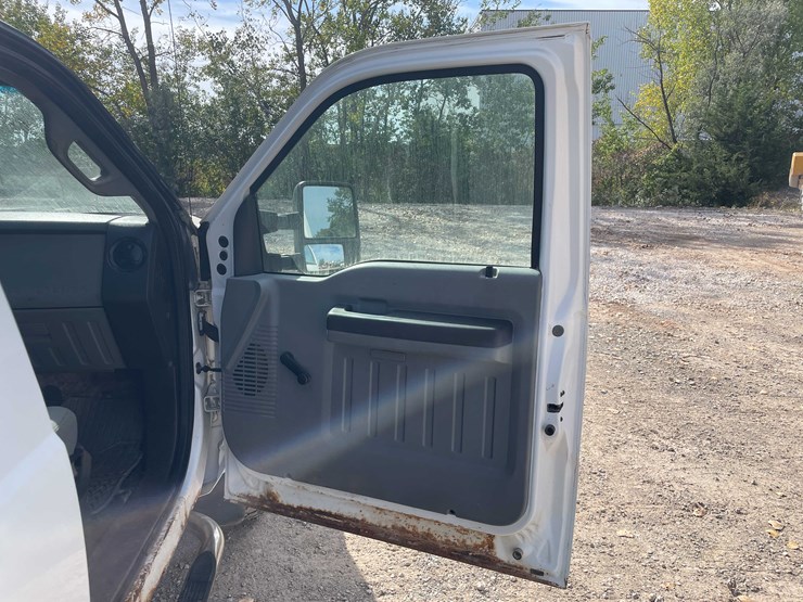 2011-ford-f250-xl-image-129