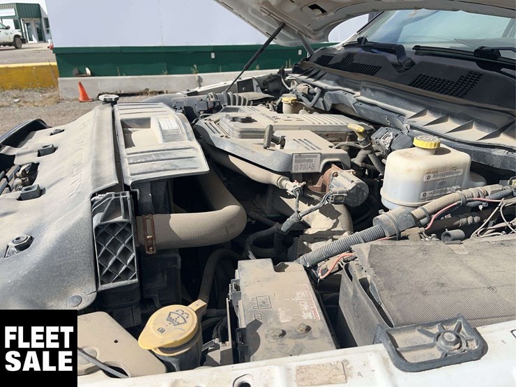 non-operable-2012-ram-5500-4x4-s/a-dump-truck-image-19