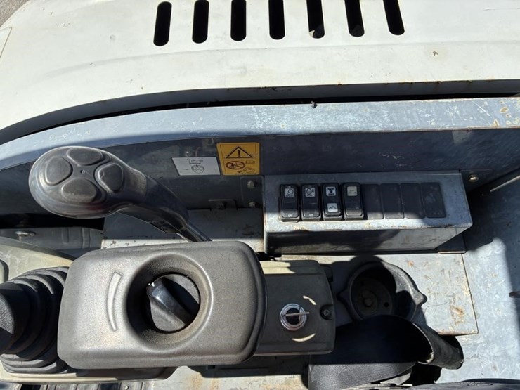 2017-takeuchi-tb230-image-24
