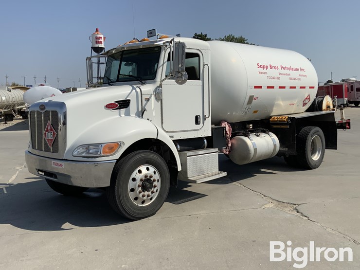 2010-peterbilt-335-image-1