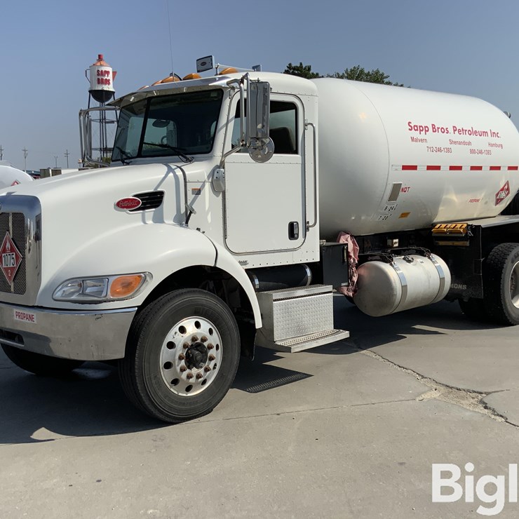 2010 PETERBILT 335
