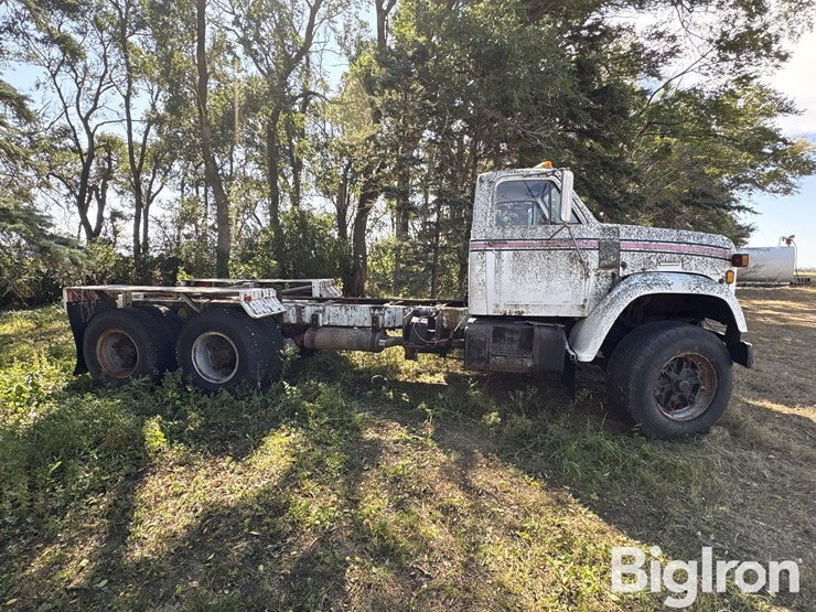 1975-gmc-9500-image-4