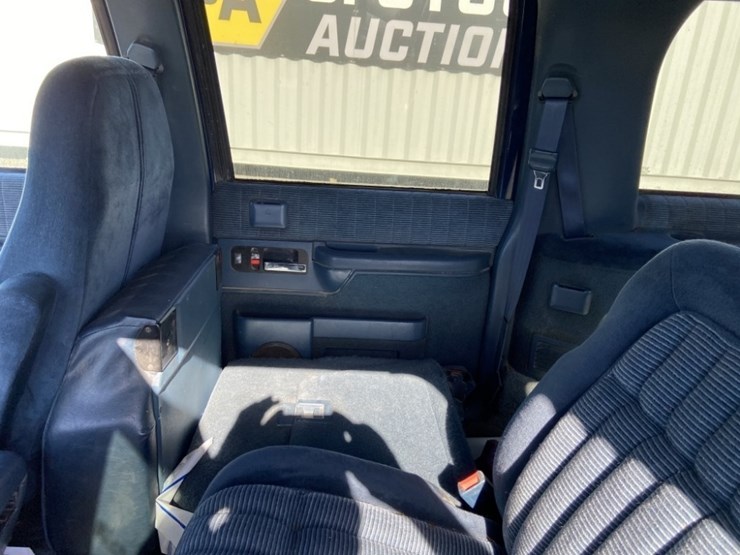 1994-chevrolet-suburban-image-20