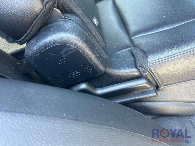 2016-ford-explorer-image-23