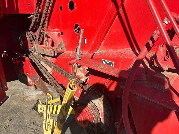 new-holland-660-image-4