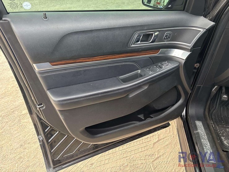 2018-ford-explorer-image-11