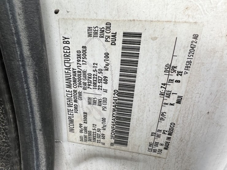 2000-ford-f650-image-9