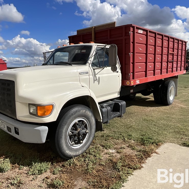 1995 FORD F700