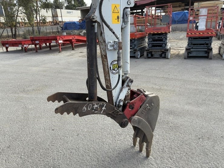 2018-takeuchi-tb253-2-excavator-image-6
