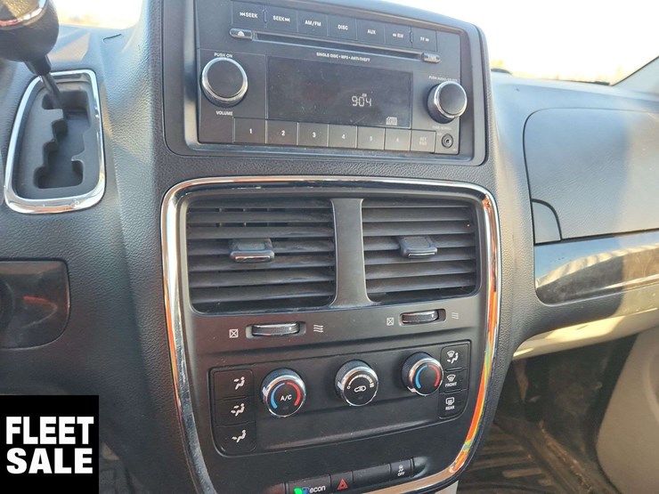 2015-dodge-grand-caravan-image-10