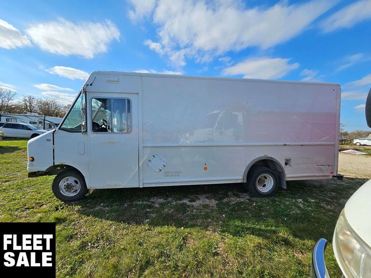 non-operable-2015-ford-e-series-s/a-step-van-image-4