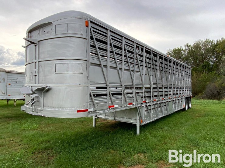 1965-wilson-livestock-trailer-image-1