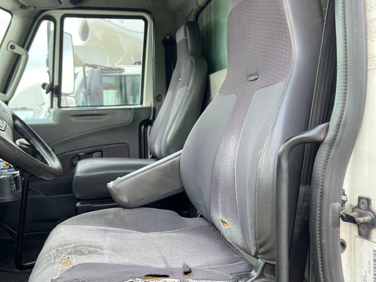 2011-international-durastar-s/a-refer-truck-image-15