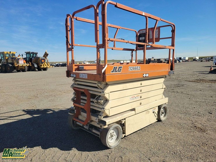 electric-scissor-lift-non-operable-2000-jlg-3246-f2-700-lbs-scissor-lift-image-1