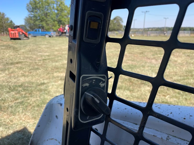 2012-bobcat-s750-image-27