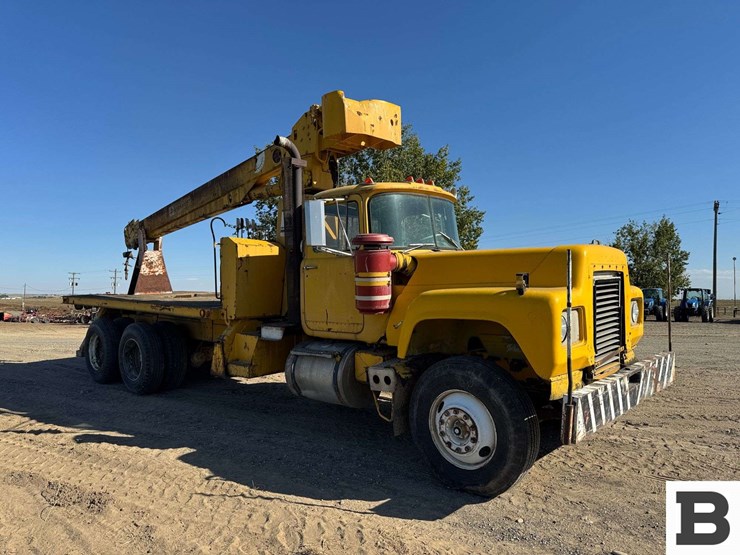 1969-mack-boom-truck-image-8